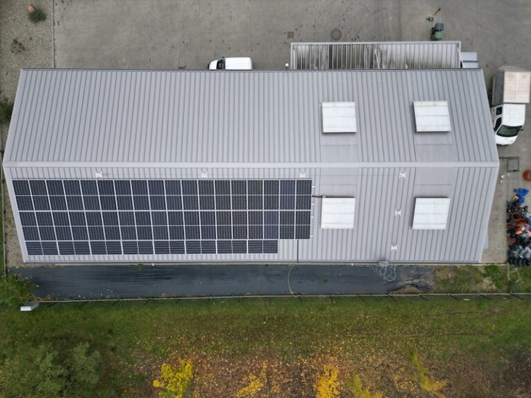 Instalacja fotowoltaiczna na dachu hali w Gliwicach o mocy 19,6kWp